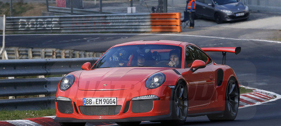 Mark Webber testa Porsche 911 GT3 RS