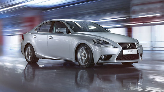 Reino Unido: Lexus IS é eleito o melhor carro