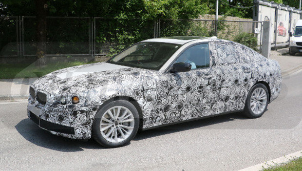 Futuro BMW M5 é visto em testes na Alemanha