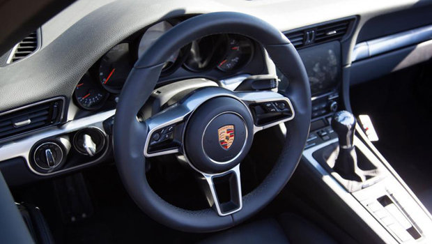 porsche-911-teaser-3.jpeg porsche-911-teaser-3.jpeg
