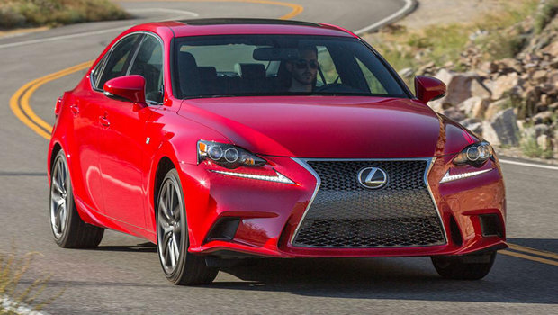 Lexus revela IS 2016