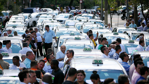 Proibição do uso do Uber em São Paulo é aprovada