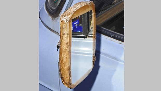 Fã de carros, britânico se dedica a fotografar as mais grosseiras gambiarras