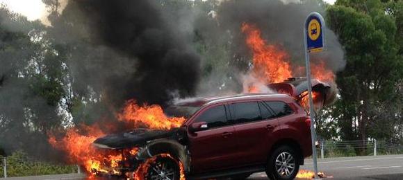 SUV Ford Everest pega fogo durante avaliação de jornalista na Austrália