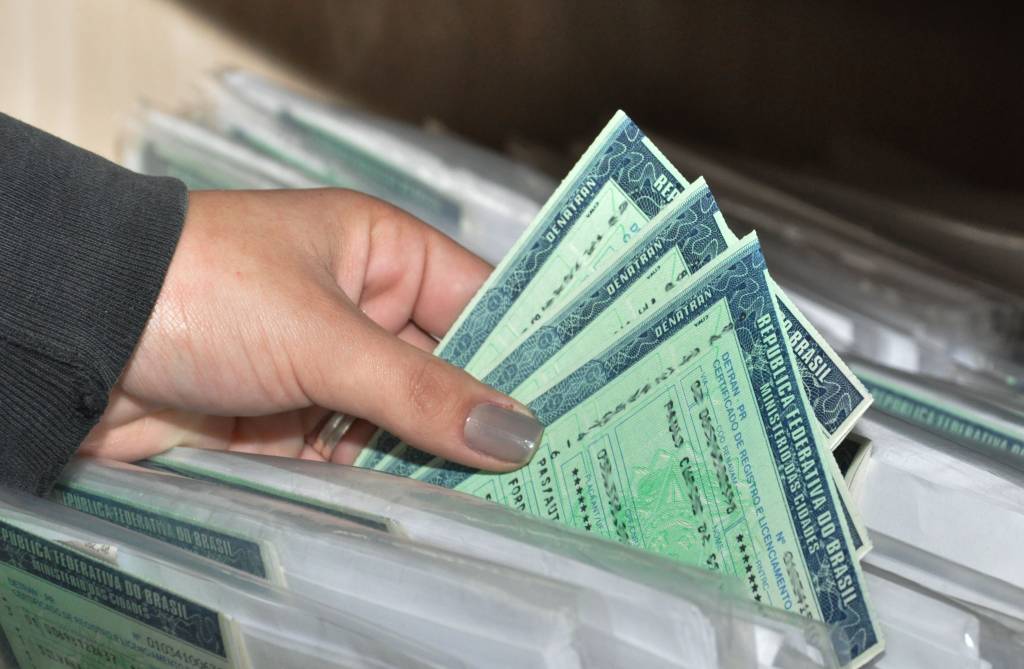 Certificado de Licenciamento e Registro de Veículos Aviso direto ao consumidor sobre recall deve se tornar obrigatório