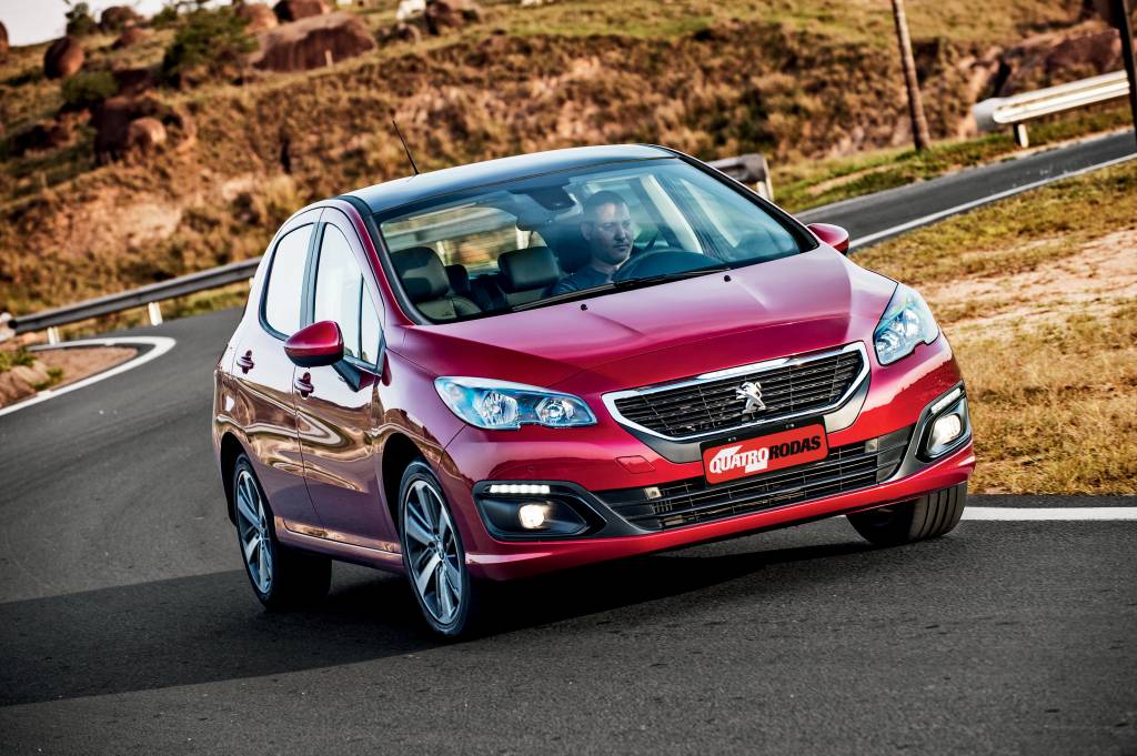 Peugeot 308 é opção de hatch usado completo com 173 cv por R$ 54.000