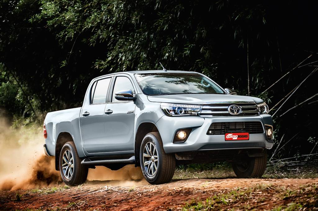567462d80e2163522f022258qr-677-picapes-08.jpeg Toyota Hilux SRX