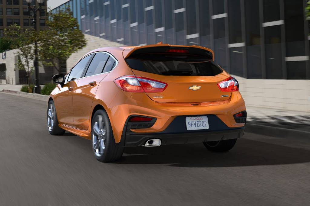 chevrolet-cruze-hatch-3 chevrolet-cruze-hatch-3