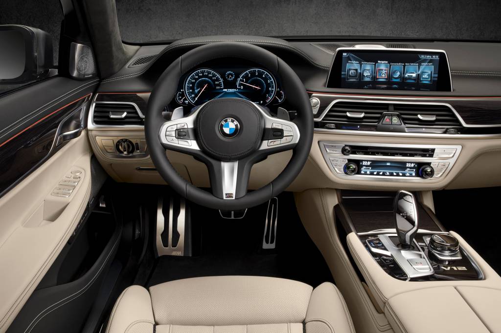BMW M760Li 4 BMW M760Li 4