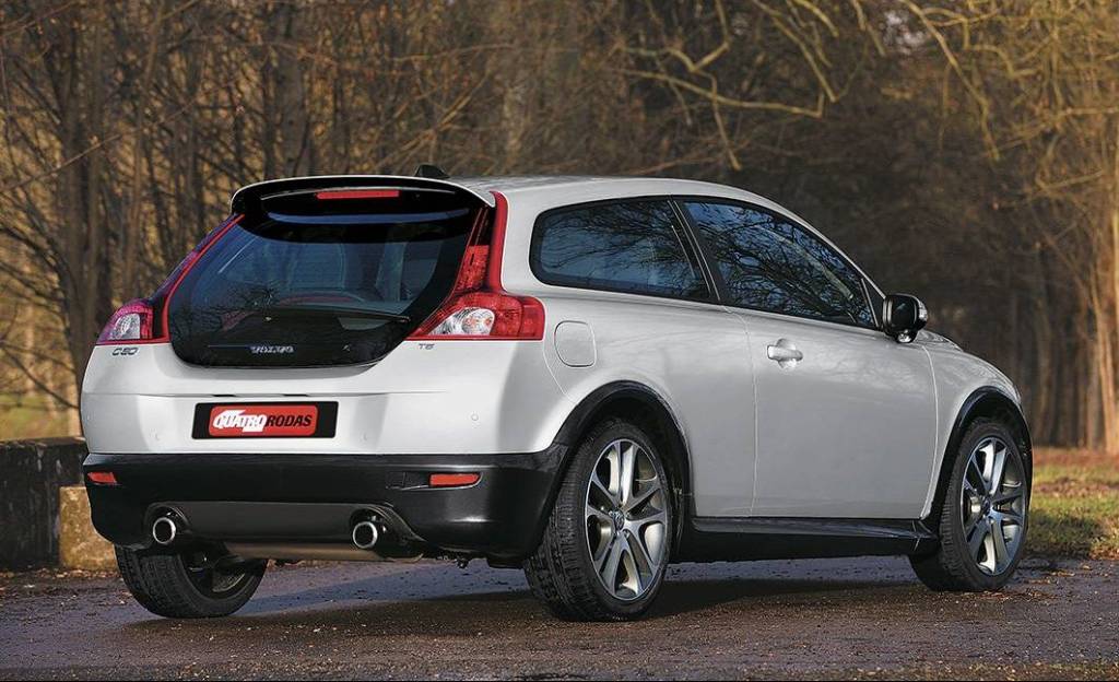 Volvo C30, modelo 2007, durante teste da revista Quatro Rodas