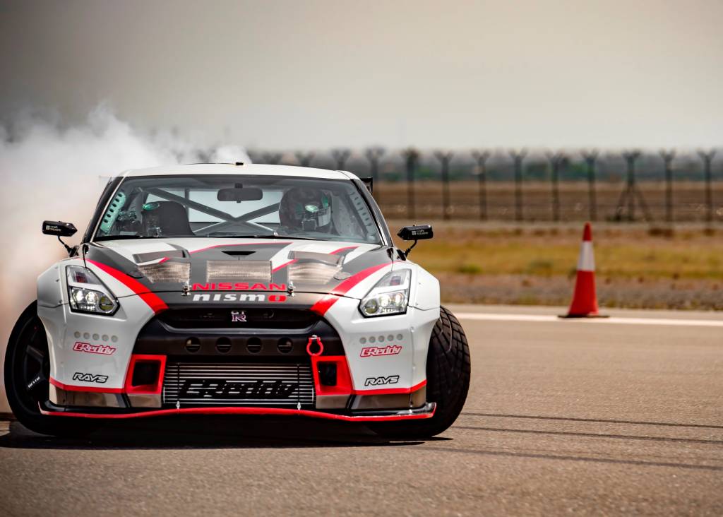 Nissan GT-R quebra recorde de drift mais rápido a 305 km/h