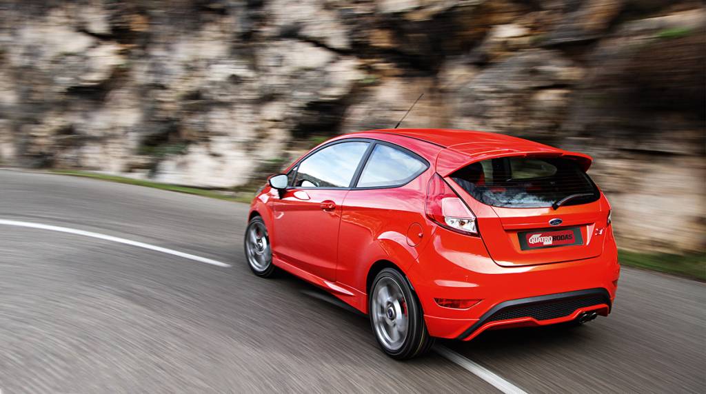 Ford Fiesta ST x Peugeot 208 GTi Ford Fiesta ST x Peugeot 208 GTi