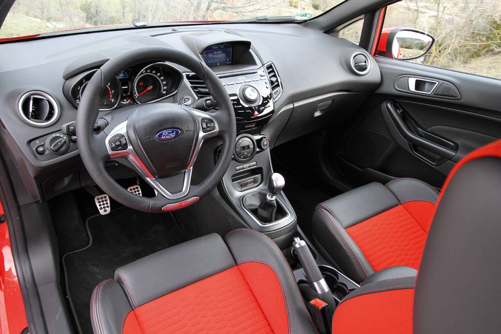 Ford Fiesta ST x Peugeot 208 GTi Ford Fiesta ST x Peugeot 208 GTi