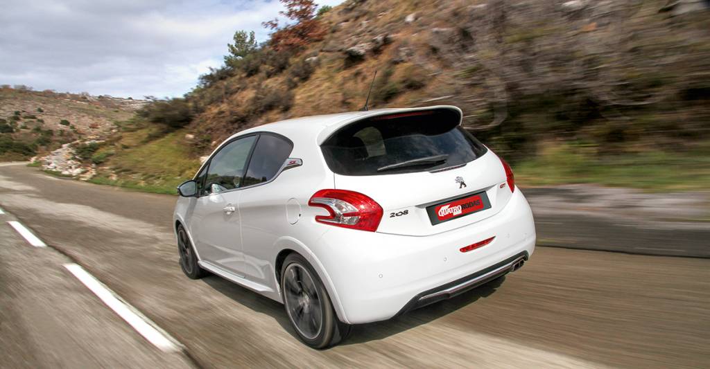Ford Fiesta ST x Peugeot 208 GTi Ford Fiesta ST x Peugeot 208 GTI
