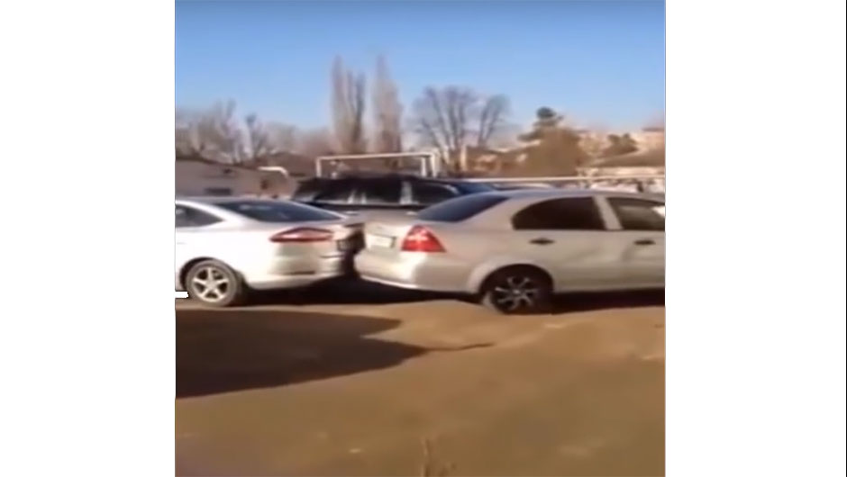 Acidente em estacionamento na Rússia Acidente em estacionamento na Rússia