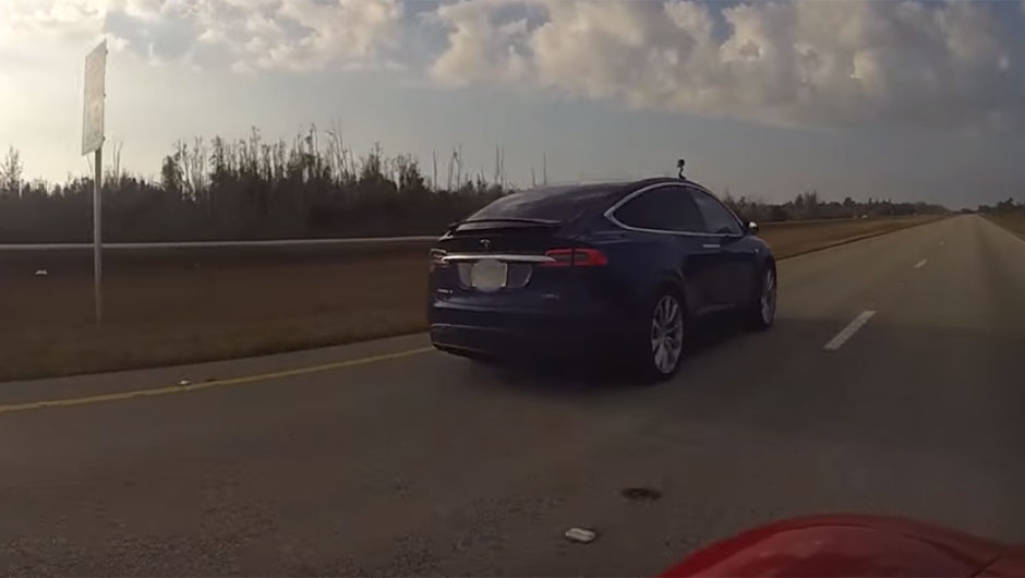 Tesla Model X supera Ferrari F430 em arrancada