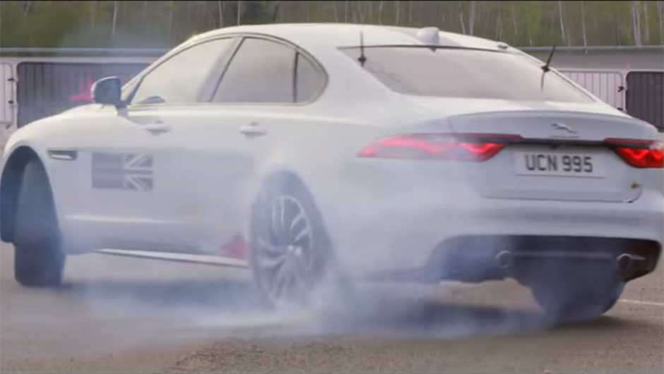 Romain Grosjean pilotando Jaguar XF Romain Grosjean pilotando Jaguar XF
