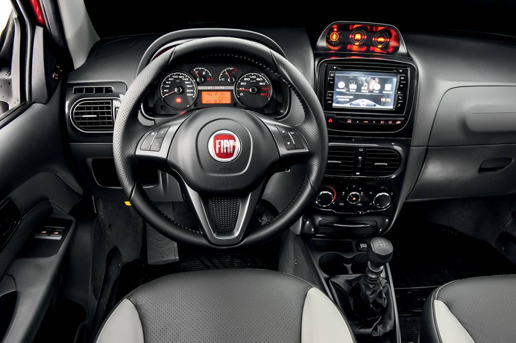 Fiat Strada Adventure x VW Saveiro Cross Fiat Strada Adventure x VW Saveiro Cross
