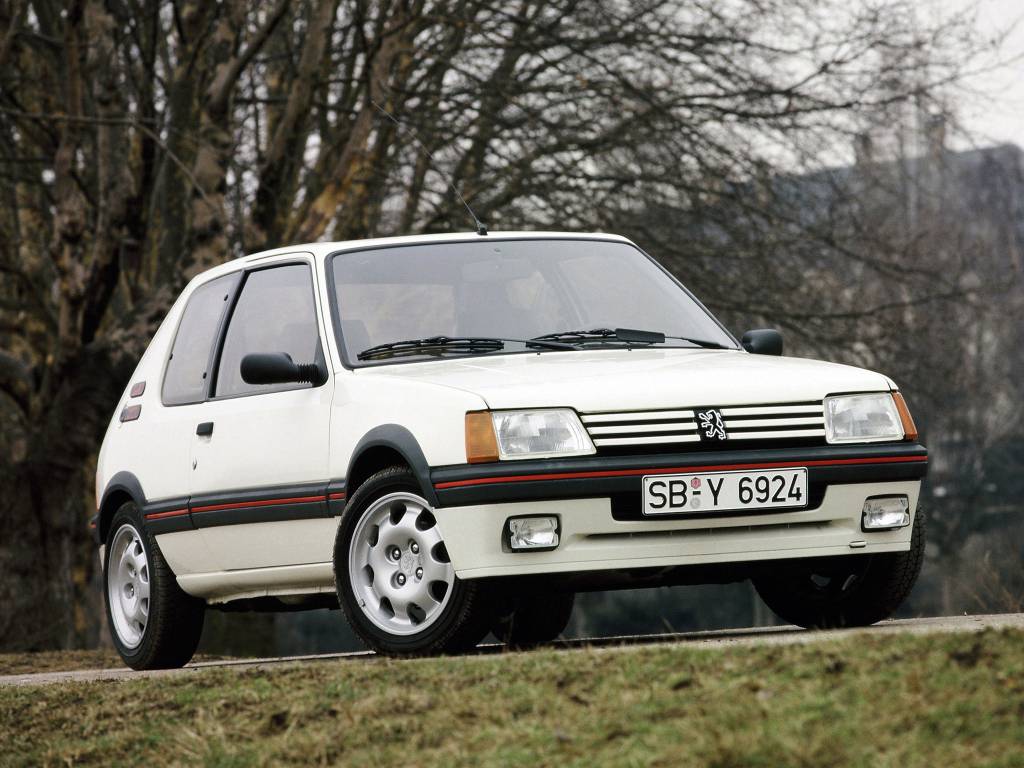 Peugeot 205 GTi Carros com mais de 19 anos serão banidos do trânsito de Paris
