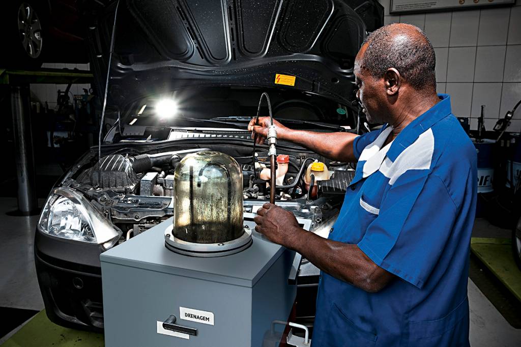 Troca de óleo por sucção ou por drenagem?