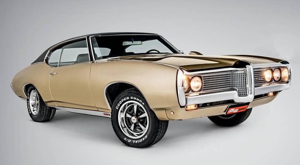 Com um V8 de até 7,4 litros, a versão LeMans GTO foi o primeiro muscle car
