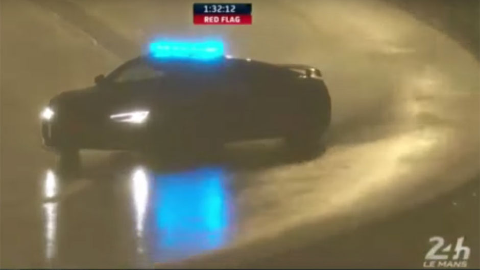 Vídeo: safety-car das 24h de Le Mans evita acidente com estilo