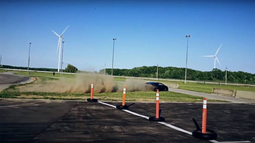 Lamborghini fica sem freios e quase bate Lamborghini fica sem freios e quase bate