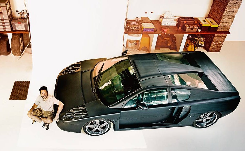 Os heróis que constroem seus carros dentro de casa