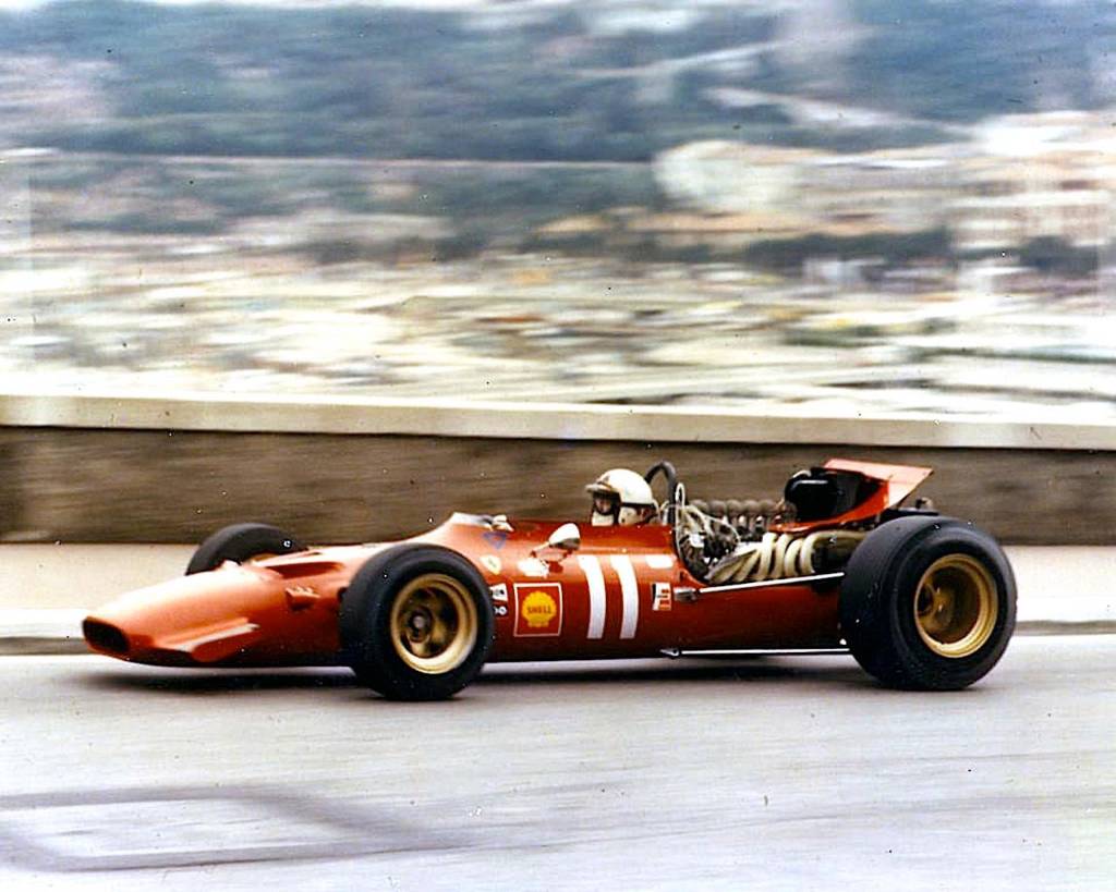 Chris Amon pilotando uma Ferrari em 1966 Chris Amon pilotando uma Ferrari em 1966