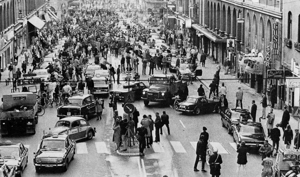 57a8fe800e2163719700c9f1kungsgatan_1967.jpeg Mudança de mão em Estocolmo, em 1967