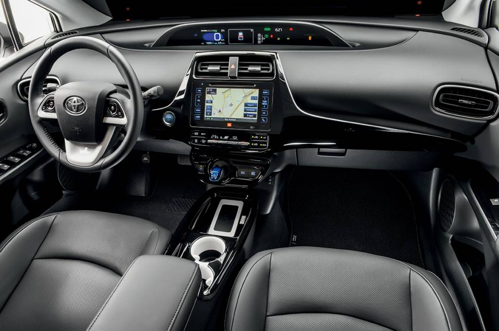 Prius tem tela superior configurável e central multimídia JBL