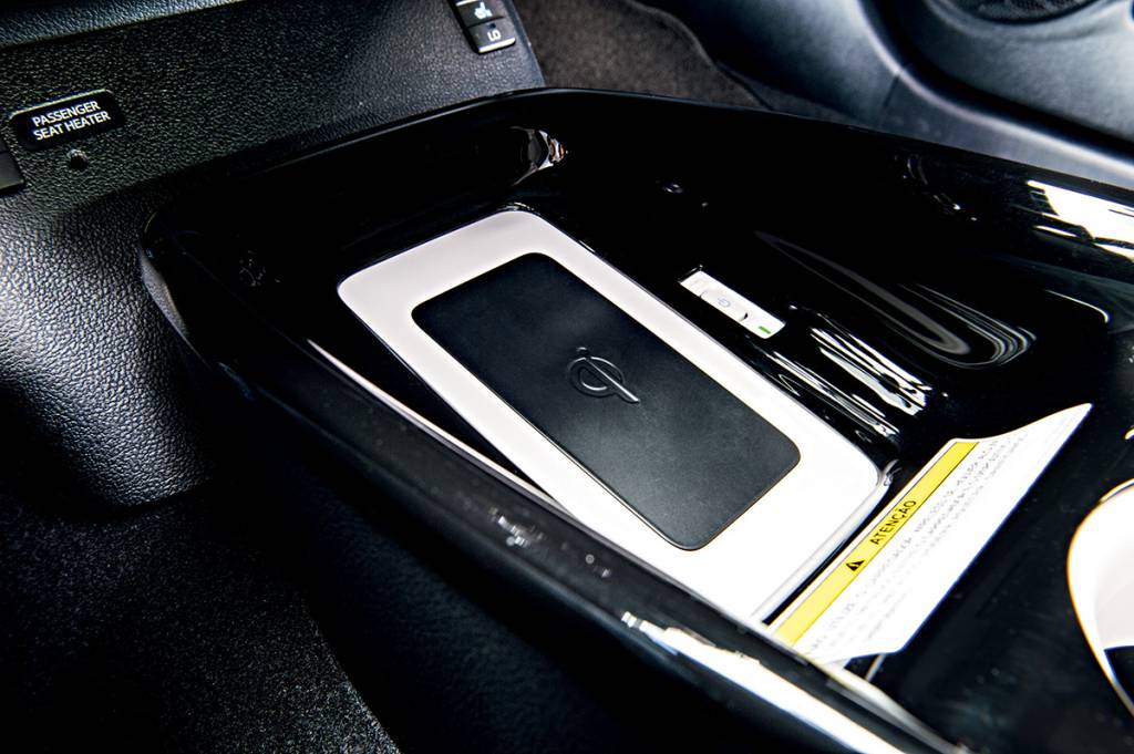 Carregador sem fio de celular é de série no Prius