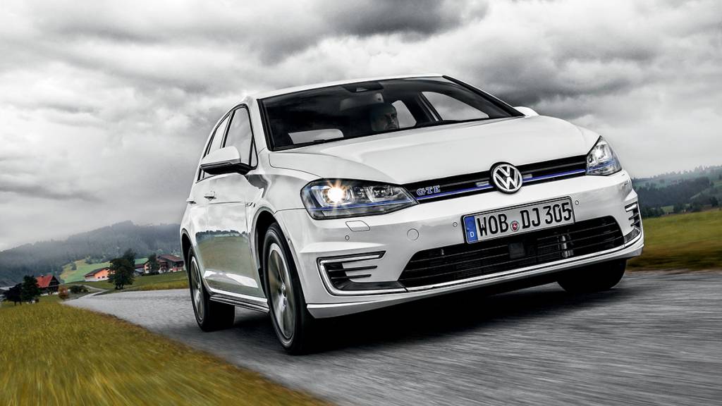 Volkswagen Golf terá versões híbrida e elétrica no Brasil