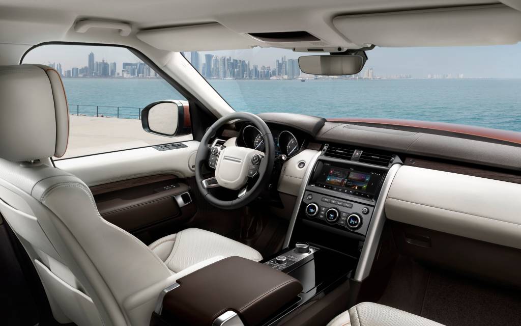 Land Rover Discovery (interior) Land Rover Discovery (interior)