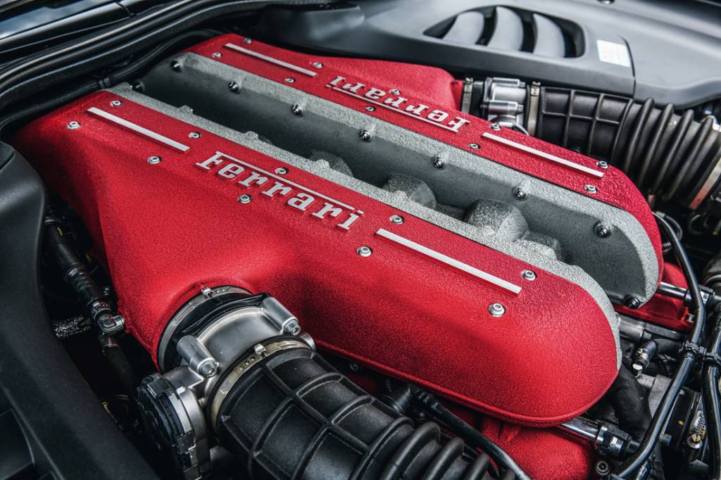 O motor V12 é o mesmo da FF, mas agora produz 690 cv