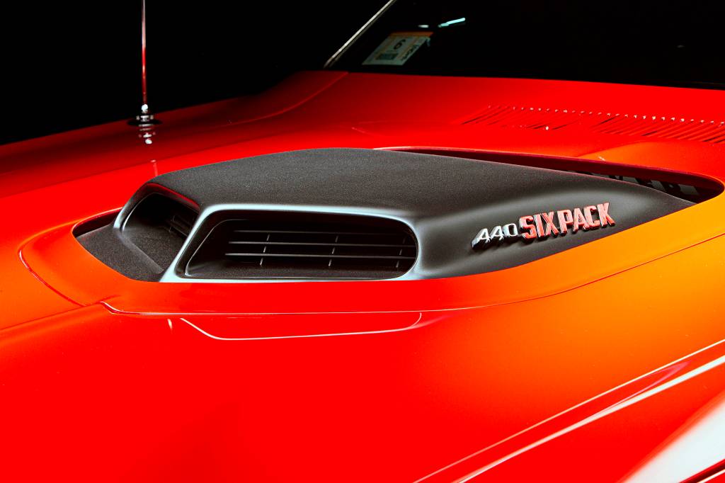 1970 Dodge Challenger - shaker hood 1970 Dodge Challenger - shaker hood