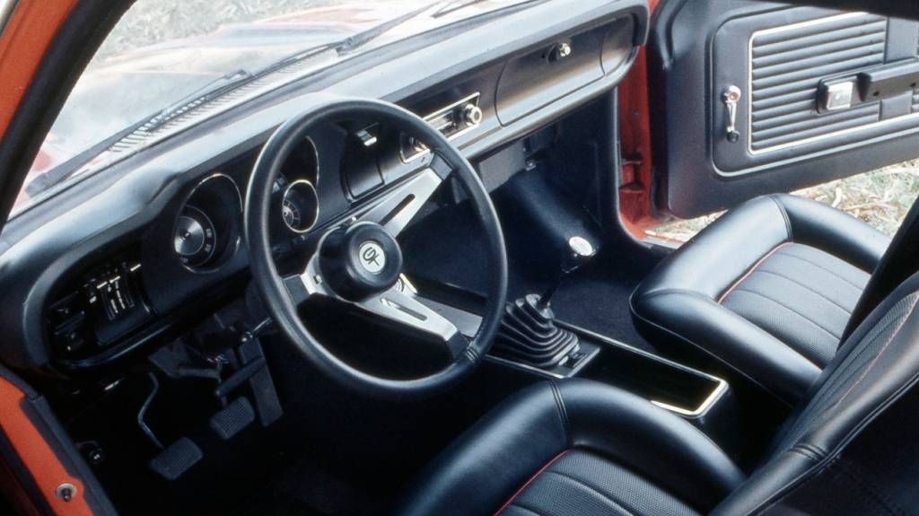 Direção por pinhão e cremalheira ou por setor e rosca sem fim?