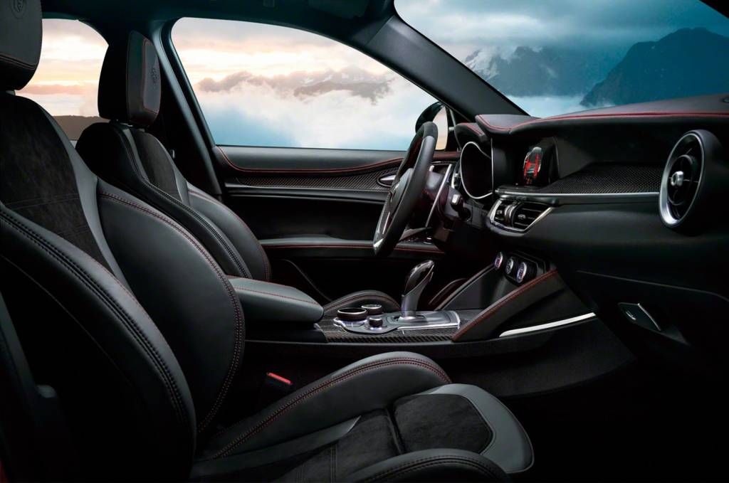 Alfa Romeo Stelvio 4 Alfa Romeo Stelvio 4