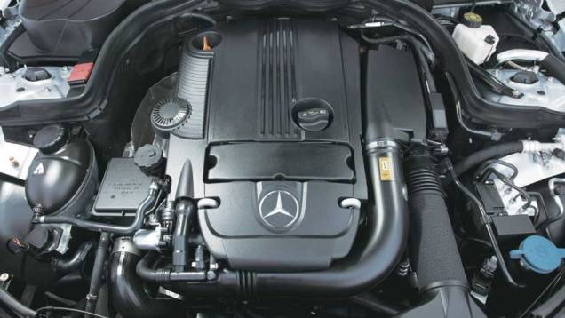 No motor 1.8, turbo e injeção direta de combustível <a href="https://preprod.quatrorodas.abril.com.br/carros/testes/mercedes-benz-c-250-cgi-sport-633758.shtml" target="_blank" rel="migration">Leia mais</a> No motor 1.8, turbo e injeção direta de combustível <a href="https://preprod.quatrorodas.abril.com.br/carros/testes/mercedes-benz-c-250-cgi-sport-633758.shtml" target="_blank" rel="migration">Leia mais</a>