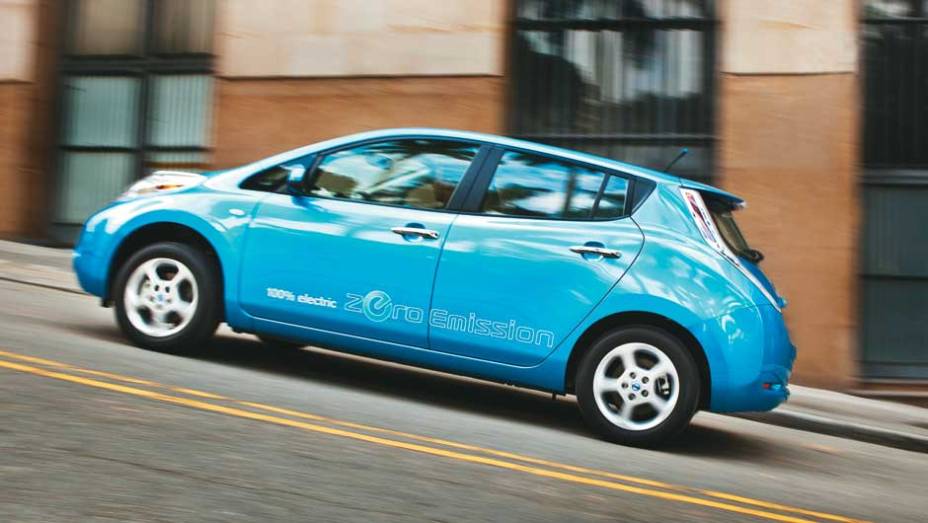 Apesar do peso elevado, o elétrico não se intimidou diante de ladeiras | <a href="https://preprod.quatrorodas.abril.com.br/salao-do-automovel/2012/carros/leaf-703954.shtml" rel="migration">Leia mais</a>