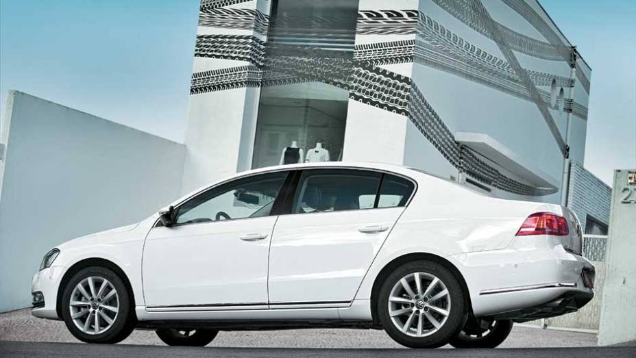 Apesar da mudan&ccedil;a total da carroceria, a plataforme do novo Passat &eacute; a mesma da gera&ccedil;&atilde;o que j&aacute; era vendida no Brasil