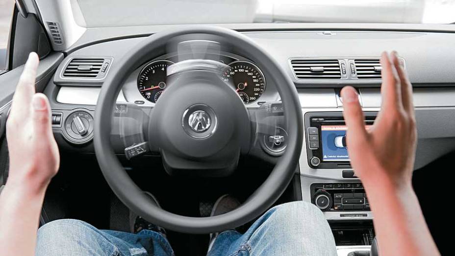 ... sistema se encarrega de ester&ccedil;ar o volante