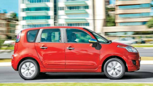 A carroceria em forma de cubo prioriza o espaço interno. <a href="https://preprod.quatrorodas.abril.com.br/carros/impressoes/citroen-c3-picasso-exclusive-1-6-16v-633820.shtml" rel="migration">Leia mais</a> A carroceria em forma de cubo prioriza o espaço interno. <a href="https://preprod.quatrorodas.abril.com.br/carros/impressoes/citroen-c3-picasso-exclusive-1-6-16v-633820.shtml" rel="migration">Leia mais</a>