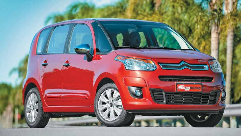 O para-choque dianteiro ficou com um visual discreto. <a href="https://preprod.quatrorodas.abril.com.br/carros/impressoes/citroen-c3-picasso-exclusive-1-6-16v-633820.shtml" rel="migration">Leia mais</a>