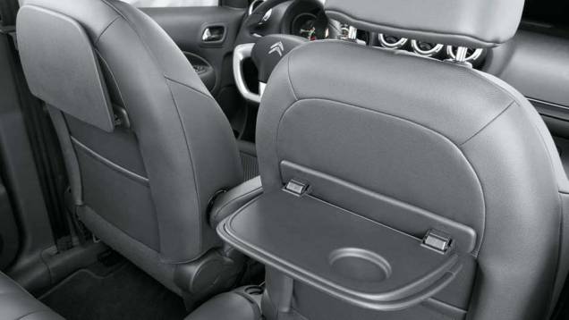 ... os passageiros atrás podem curtir as duas mesinhas. <a href="https://preprod.quatrorodas.abril.com.br/carros/impressoes/citroen-c3-picasso-exclusive-1-6-16v-633820.shtml" rel="migration">Leia mais</a> ... os passageiros atrás podem curtir as duas mesinhas. <a href="https://preprod.quatrorodas.abril.com.br/carros/impressoes/citroen-c3-picasso-exclusive-1-6-16v-633820.shtml" rel="migration">Leia mais</a>