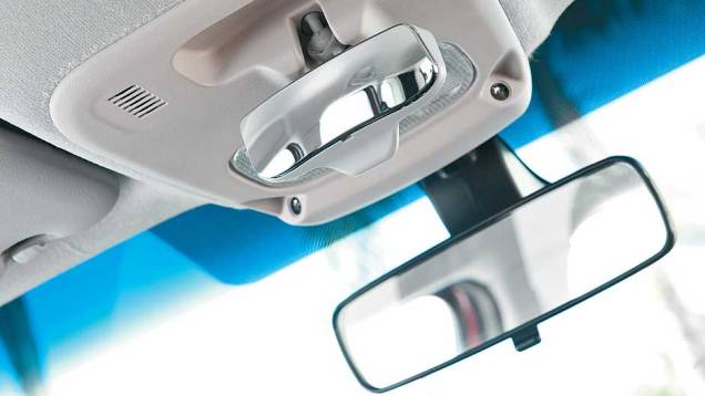 Retrovisor para vigiar a turma no banco de trás. <a href="https://preprod.quatrorodas.abril.com.br/carros/impressoes/citroen-c3-picasso-exclusive-1-6-16v-633820.shtml" rel="migration">Leia mais</a> Retrovisor para vigiar a turma no banco de trás. <a href="https://preprod.quatrorodas.abril.com.br/carros/impressoes/citroen-c3-picasso-exclusive-1-6-16v-633820.shtml" rel="migration">Leia mais</a>