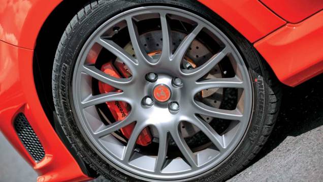 As rodas aro 17 são na cor cinza "Grigio Corsa" As rodas aro 17 são na cor cinza "Grigio Corsa"