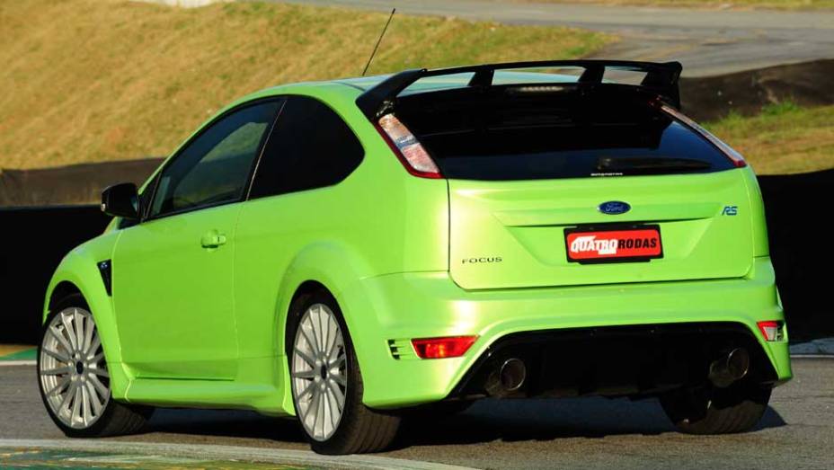 O esportivo &eacute; trazido pela importadora Automotriz. <a href="https://preprod.quatrorodas.abril.com.br/carros/impressoes/ford-focus-rs-636939.shtml" rel="migration">Leia mais</a>