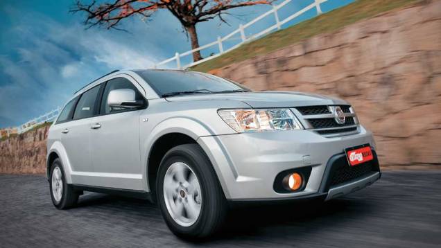 A dianteira ganhou novo para-choque e grade com o emblema da Fiat | <a href="https://preprod.quatrorodas.abril.com.br/carros/testes/fiat-freemont-640712.shtml" rel="migration">Leia mais</a> A dianteira ganhou novo para-choque e grade com o emblema da Fiat | <a href="https://preprod.quatrorodas.abril.com.br/carros/testes/fiat-freemont-640712.shtml" rel="migration">Leia mais</a>