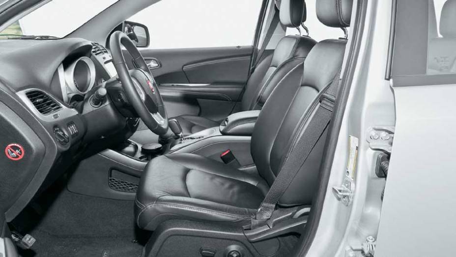Os bancos t&ecirc;m ajustes el&eacute;tricos, assentos... | <a href="https://preprod.quatrorodas.abril.com.br/carros/testes/fiat-freemont-640712.shtml" rel="migration">Leia mais</a>